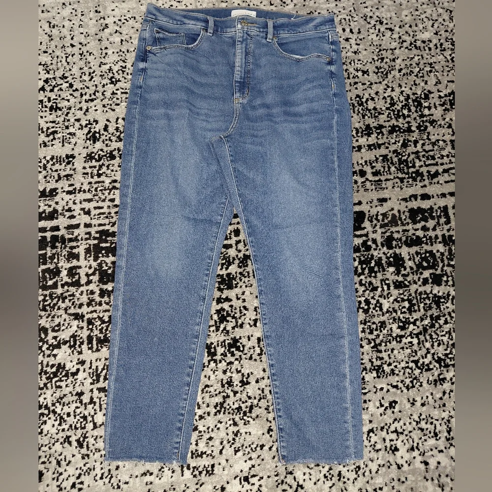 LOFT The Skinny Jeans Size 31/12 Petite | Blue Raw Hem Denim